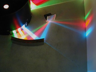 Light lab, Exploratorium, San Francisco, California. Click to see 800x600. [C-2000Z]